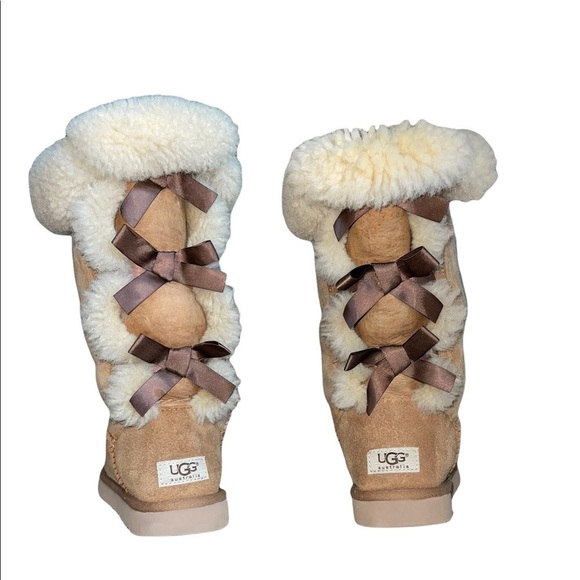 UGG Shoes - UGG CLASSIC TALL BAILEY BOW II TRIPLET WATER RESISTANT BOOTS. SIZE 8